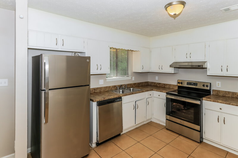 1,610/Mo, 8912 Saddlewood Dr Jonesboro, GA 30238 Kitchen View 2