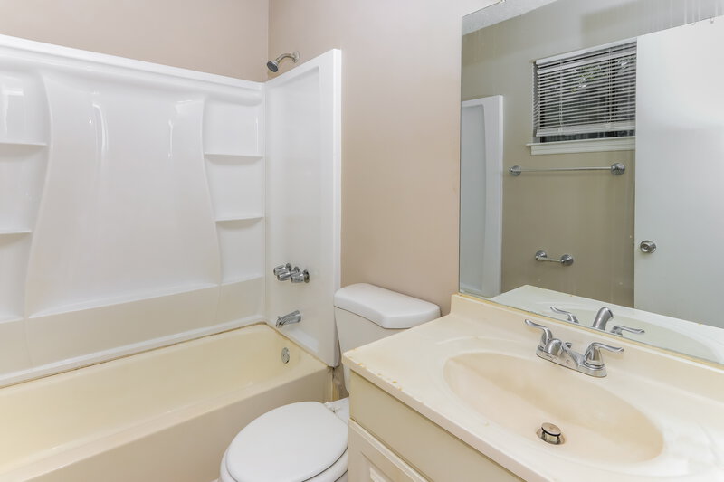 1,610/Mo, 8912 Saddlewood Dr Jonesboro, GA 30238 Main Bathroom View