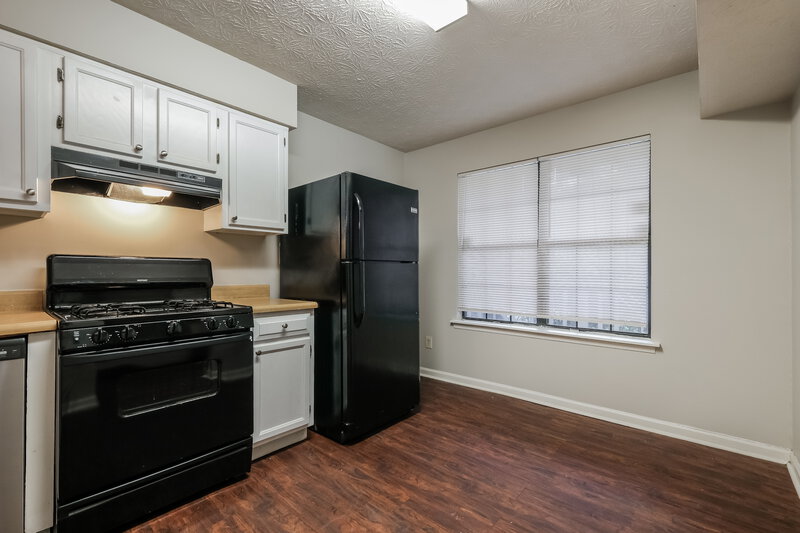 1,490/Mo, 946 O'Hara Dr Jonesboro, GA 30236 Kitchen View
