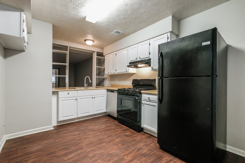 1,490/Mo, 946 O'Hara Dr Jonesboro, GA 30236 Kitchen View 2