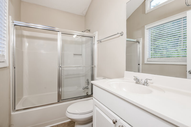 2,025/Mo, 185 Castleair Ct NE Kennesaw, GA 30144 Bathroom View 2