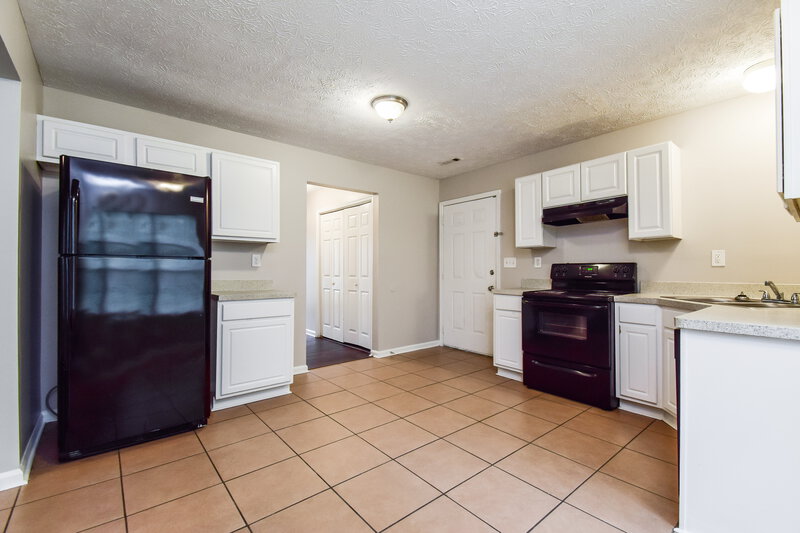 1,780/Mo, 1322 SANDYBROOK Court Lithonia, GA 30058 Kitchen View 2