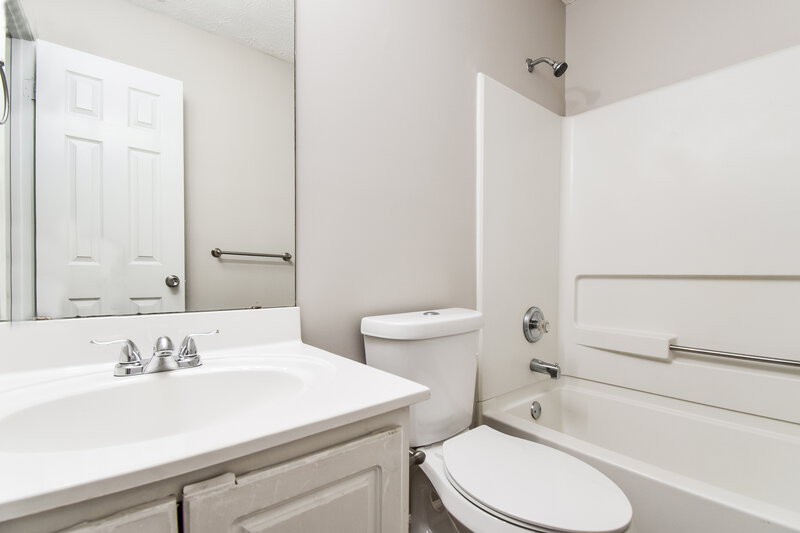 1,780/Mo, 1322 SANDYBROOK Court Lithonia, GA 30058 Bathroom View
