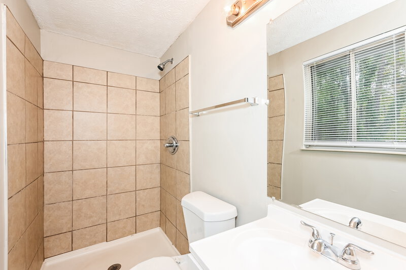 1,810/Mo, 1876 CORDUROY Court Lithonia, GA 30058 Main Bathroom View