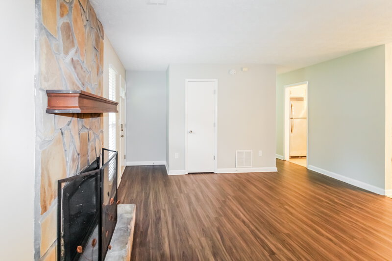 2,210/Mo, 1893 GINGHAM Way Lithonia, GA 30058 Living Room View 2