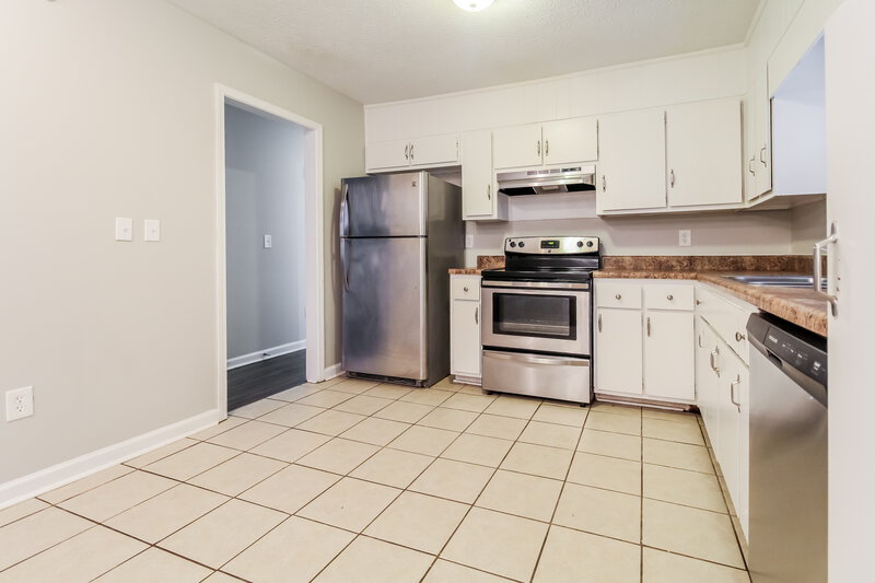 2,210/Mo, 1893 GINGHAM Way Lithonia, GA 30058 Kitchen View