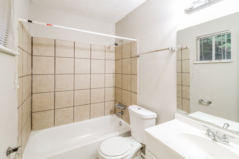 2,210/Mo, 1893 GINGHAM Way Lithonia, GA 30058 Main Bathroom View