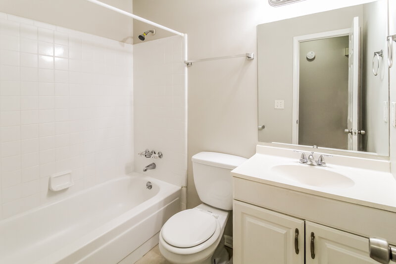 2,210/Mo, 1893 GINGHAM Way Lithonia, GA 30058 Bathroom View