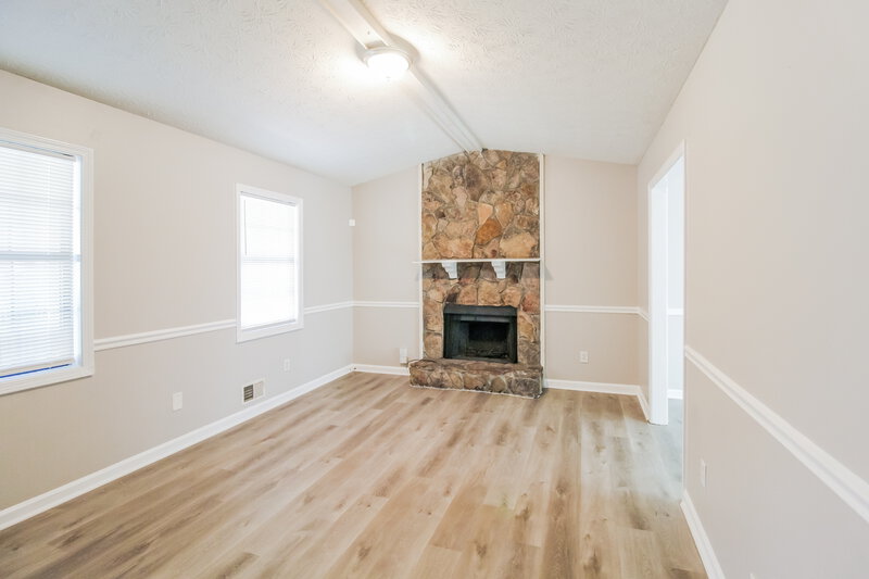1,825/Mo, 1986 FOREST PINES Court Lithonia, GA 30058 Living Room View
