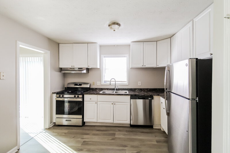 1,825/Mo, 1986 FOREST PINES Court Lithonia, GA 30058 Kitchen View