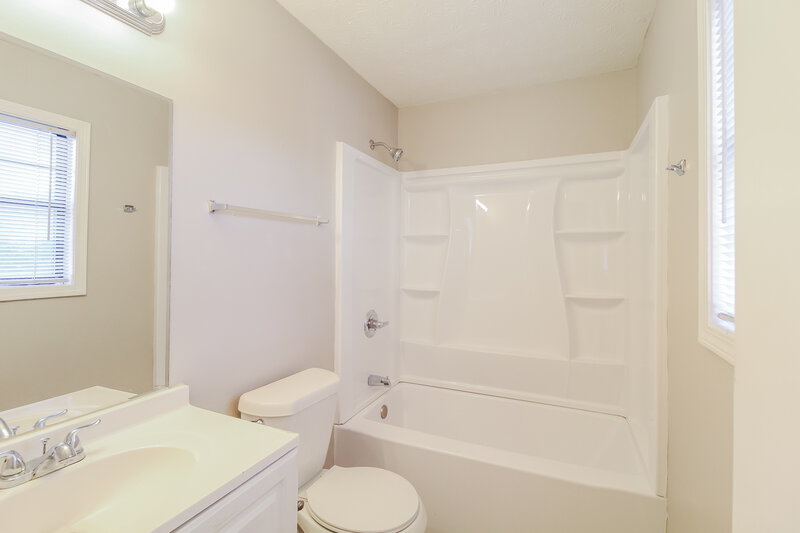 1,825/Mo, 1986 FOREST PINES Court Lithonia, GA 30058 Main Bathroom View