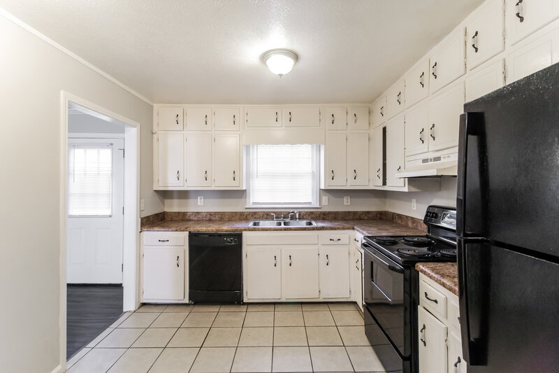 1,690/Mo, 2054 Panola Way Ct Lithonia, GA 30058 Kitchen View