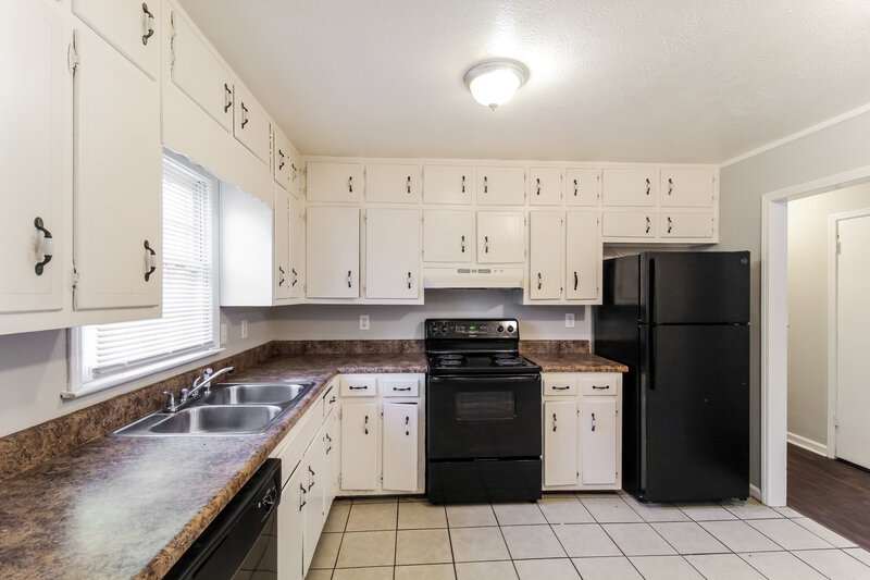 1,690/Mo, 2054 Panola Way Ct Lithonia, GA 30058 Kitchen View 2