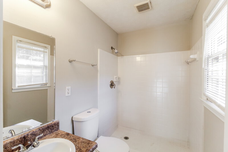 1,690/Mo, 2054 Panola Way Ct Lithonia, GA 30058 Main Bathroom View