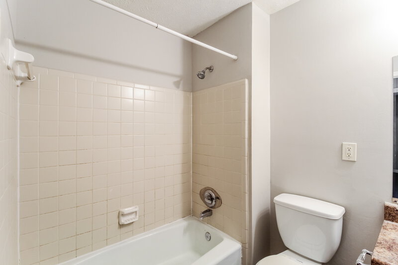 1,690/Mo, 2054 Panola Way Ct Lithonia, GA 30058 Bathroom View