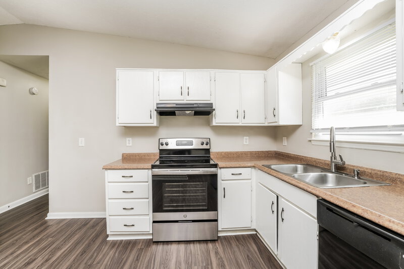 1,845/Mo, 2098 Drake Ct Lithonia, GA 30058 Kitchen View