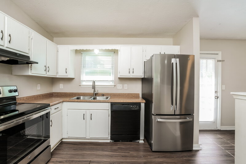 1,845/Mo, 2098 Drake Ct Lithonia, GA 30058 Kitchen View 2