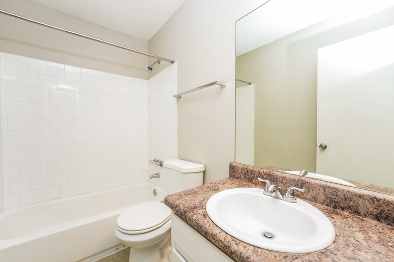 1,845/Mo, 2098 Drake Ct Lithonia, GA 30058 Main Bathroom View