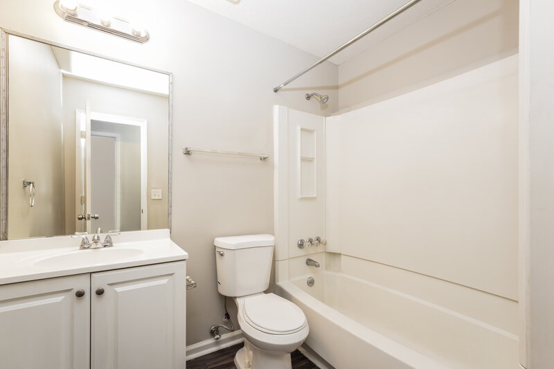 1,845/Mo, 2098 Drake Ct Lithonia, GA 30058 Bathroom View
