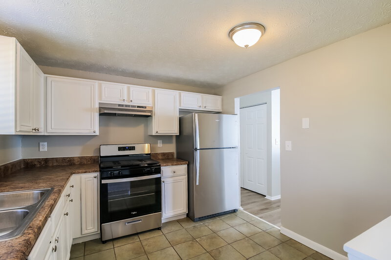 1,925/Mo, 2103 VICTORIA Place Lithonia, GA 30058 Kitchen View 2