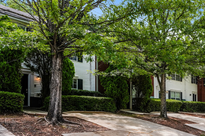 1,675/Mo, 2286 STRATHMOOR MANOR Drive Lithonia, GA 30058 Front View