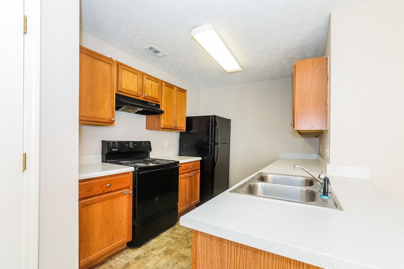 2,400/Mo, 2286 STRATHMOOR MANOR Drive Lithonia, GA 30058 Kitchen View