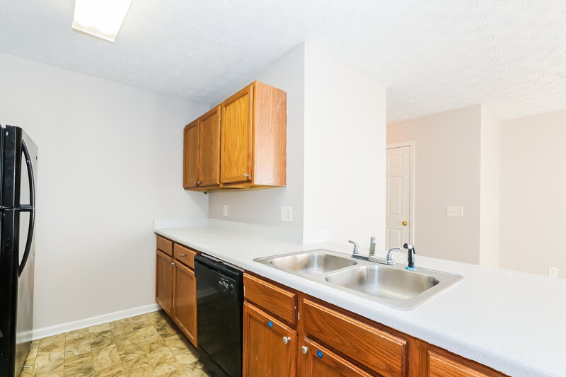 2,400/Mo, 2286 STRATHMOOR MANOR Drive Lithonia, GA 30058 Kitchen View 2