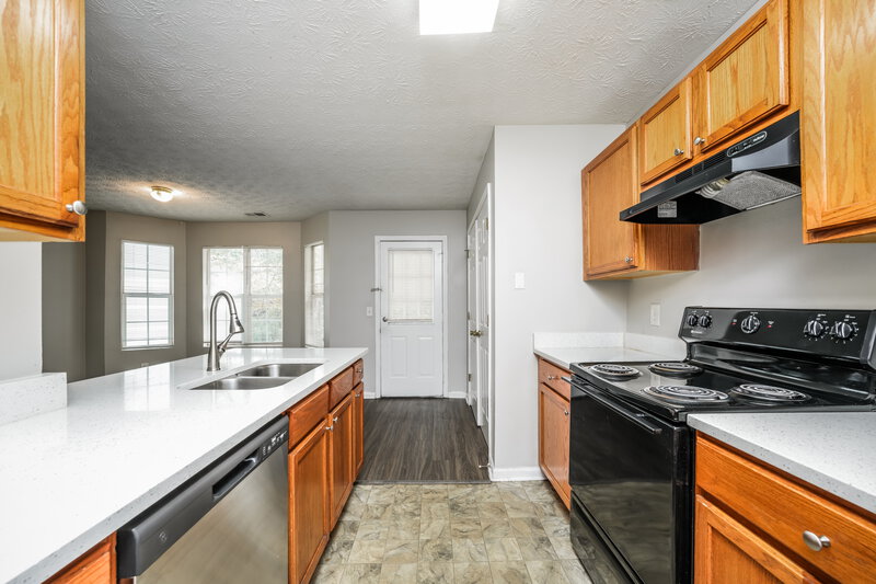 1,675/Mo, 2286 STRATHMOOR MANOR Drive Lithonia, GA 30058 Kitchen View 2