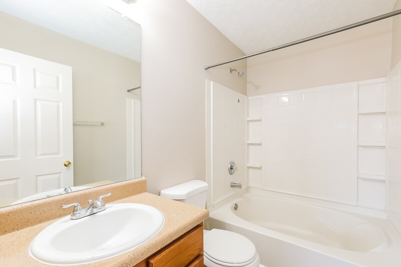 2,400/Mo, 2286 STRATHMOOR MANOR Drive Lithonia, GA 30058 Main Bathroom View