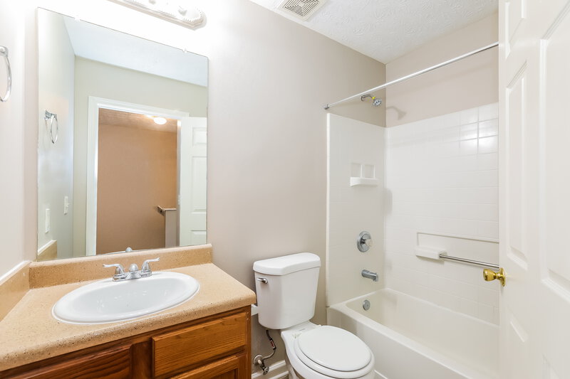 2,400/Mo, 2286 STRATHMOOR MANOR Drive Lithonia, GA 30058 Bathroom View