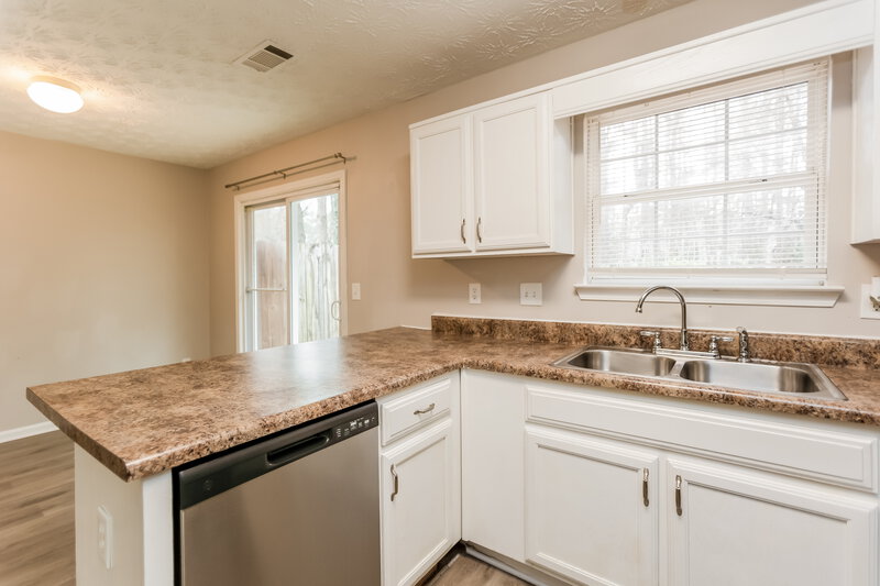 1,690/Mo, 2946 Fields Dr Lithonia, GA 30038 Kitchen View 2