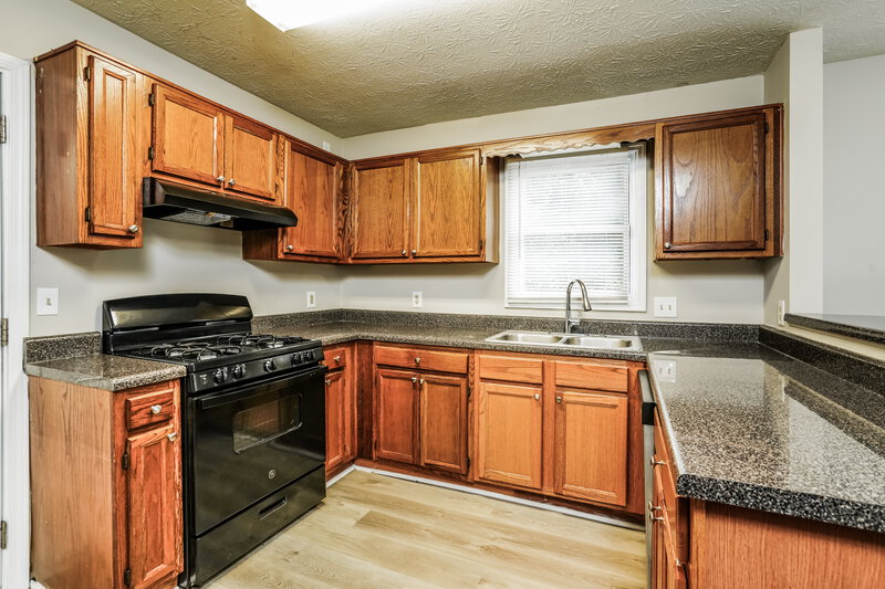 1,465/Mo, 2318 Wellington Cir Lithonia, GA 30058 Kitchen View