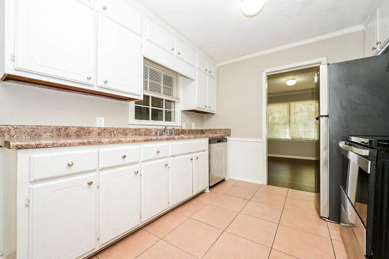 2,075/Mo, 4214 Miners Creek Rd Lithonia, GA 30038 Kitchen View