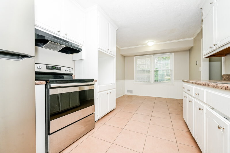 2,075/Mo, 4214 Miners Creek Rd Lithonia, GA 30038 Kitchen View 2