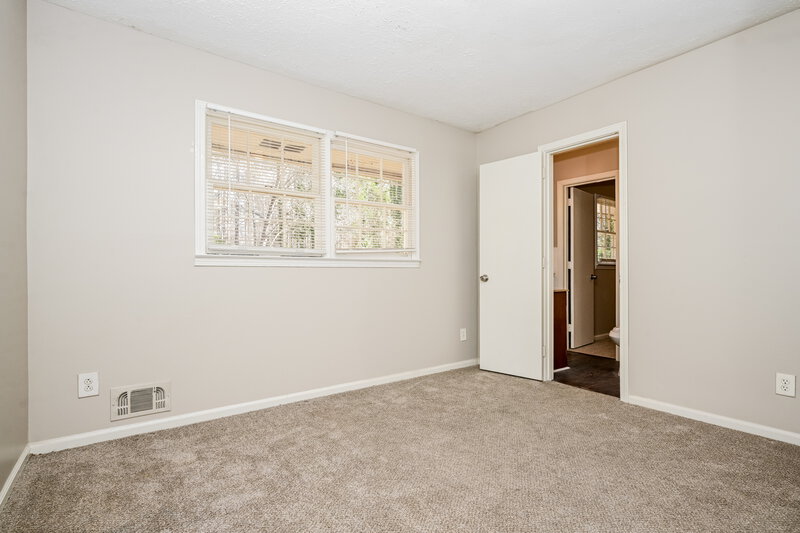 2,075/Mo, 4214 Miners Creek Rd Lithonia, GA 30038 Main Bedroom View 2