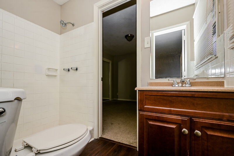 2,075/Mo, 4214 Miners Creek Rd Lithonia, GA 30038 Main Bathroom View