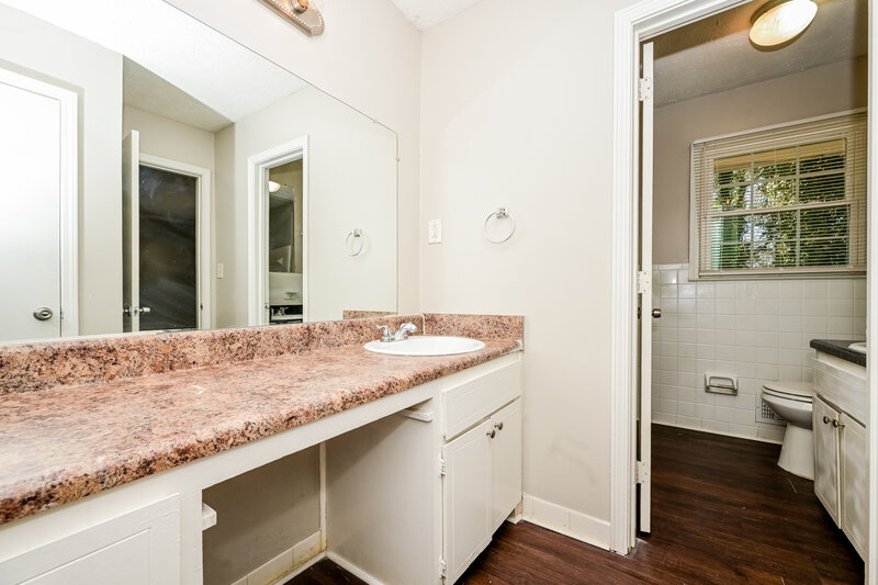 2,075/Mo, 4214 Miners Creek Rd Lithonia, GA 30038 Bathroom View 2