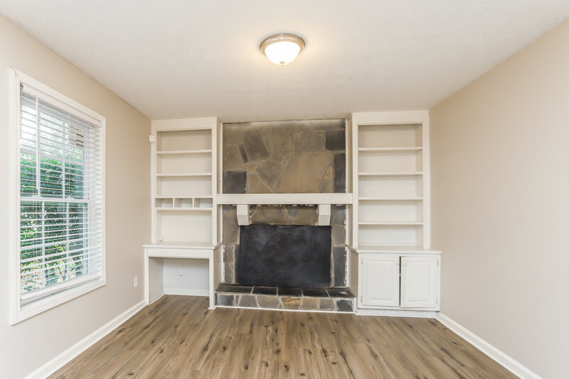 2,220/Mo, 5747 Hilton Ridge Rd Lithonia, GA 30058 Living Room View 2