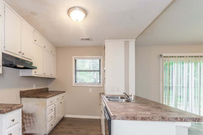 2,220/Mo, 5747 Hilton Ridge Rd Lithonia, GA 30058 Kitchen View