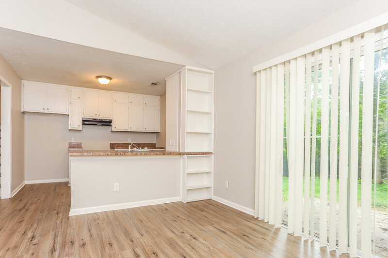 2,220/Mo, 5747 Hilton Ridge Rd Lithonia, GA 30058 Kitchen View 2