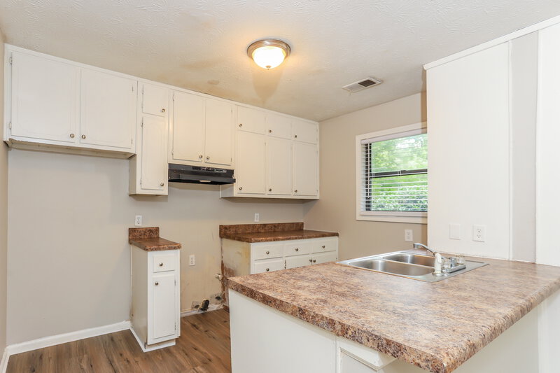 2,220/Mo, 5747 Hilton Ridge Rd Lithonia, GA 30058 Kitchen View 3