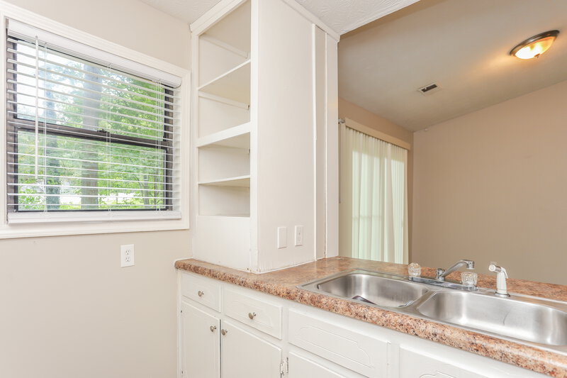 2,220/Mo, 5747 Hilton Ridge Rd Lithonia, GA 30058 Kitchen View 4