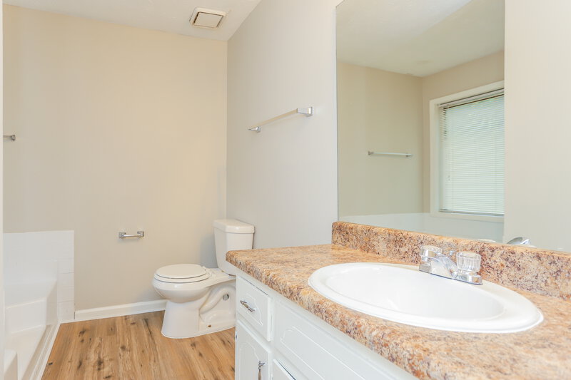 2,220/Mo, 5747 Hilton Ridge Rd Lithonia, GA 30058 Main Bathroom View