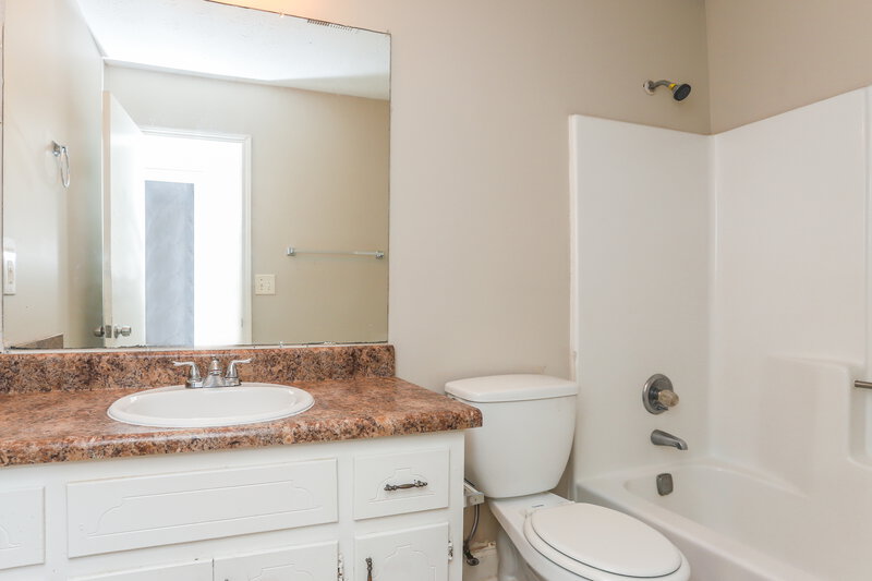 2,220/Mo, 5747 Hilton Ridge Rd Lithonia, GA 30058 Bathroom View 2