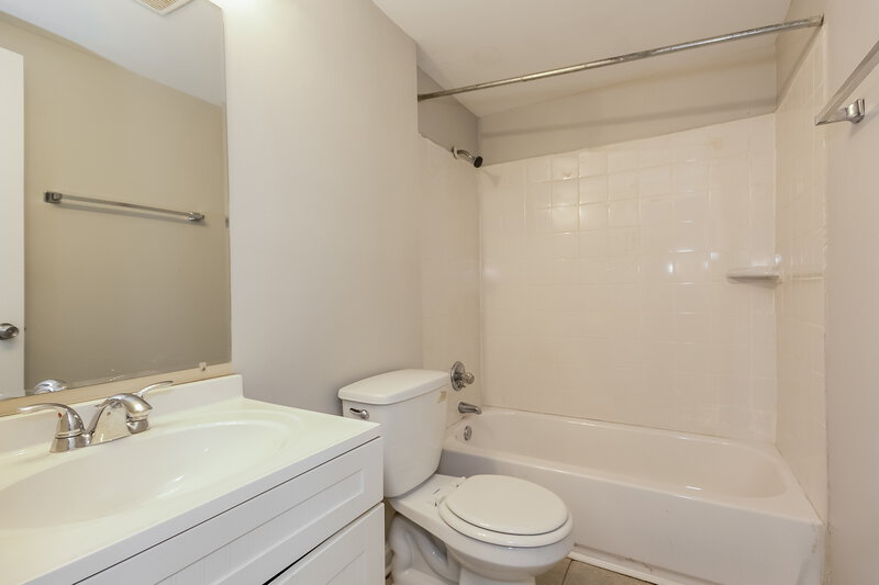 2,220/Mo, 5747 Hilton Ridge Rd Lithonia, GA 30058 Bathroom View 3