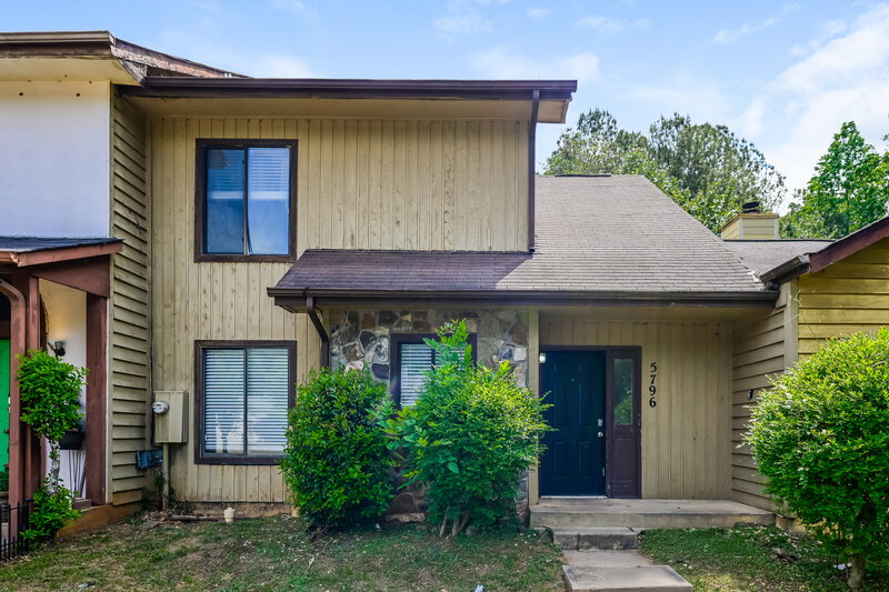 0/Mo, 5796 Trent Walk Dr Lithonia, GA 30038 External View