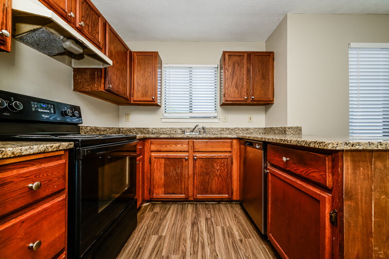 0/Mo, 5796 Trent Walk Dr Lithonia, GA 30038 Kitchen View