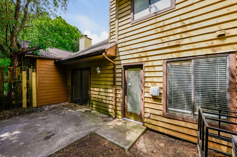 0/Mo, 5796 Trent Walk Dr Lithonia, GA 30038 Rear View