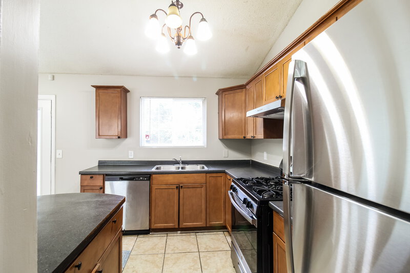2,380/Mo, 6229 CREEKFORD Lane Lithonia, GA 30058 Kitchen View
