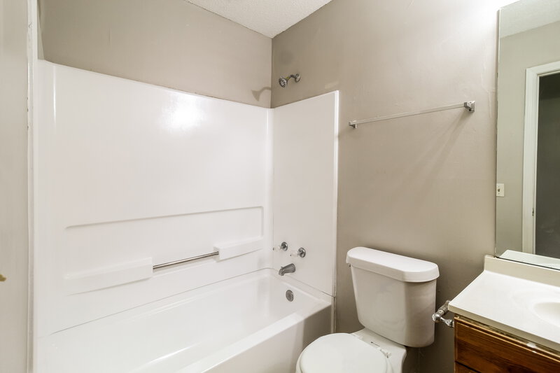 2,380/Mo, 6229 CREEKFORD Lane Lithonia, GA 30058 Bathroom View